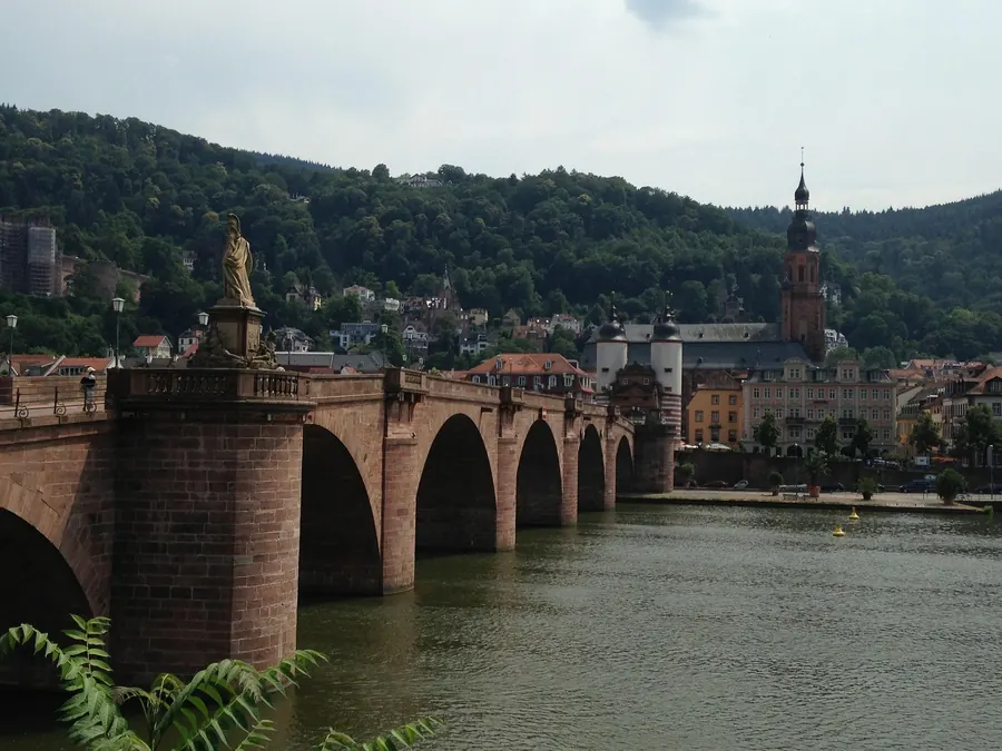 Heidelberg — die Alte Brücke, Verbindungen die Bestand haben